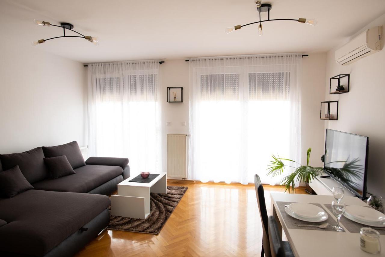 Martes Apartment *