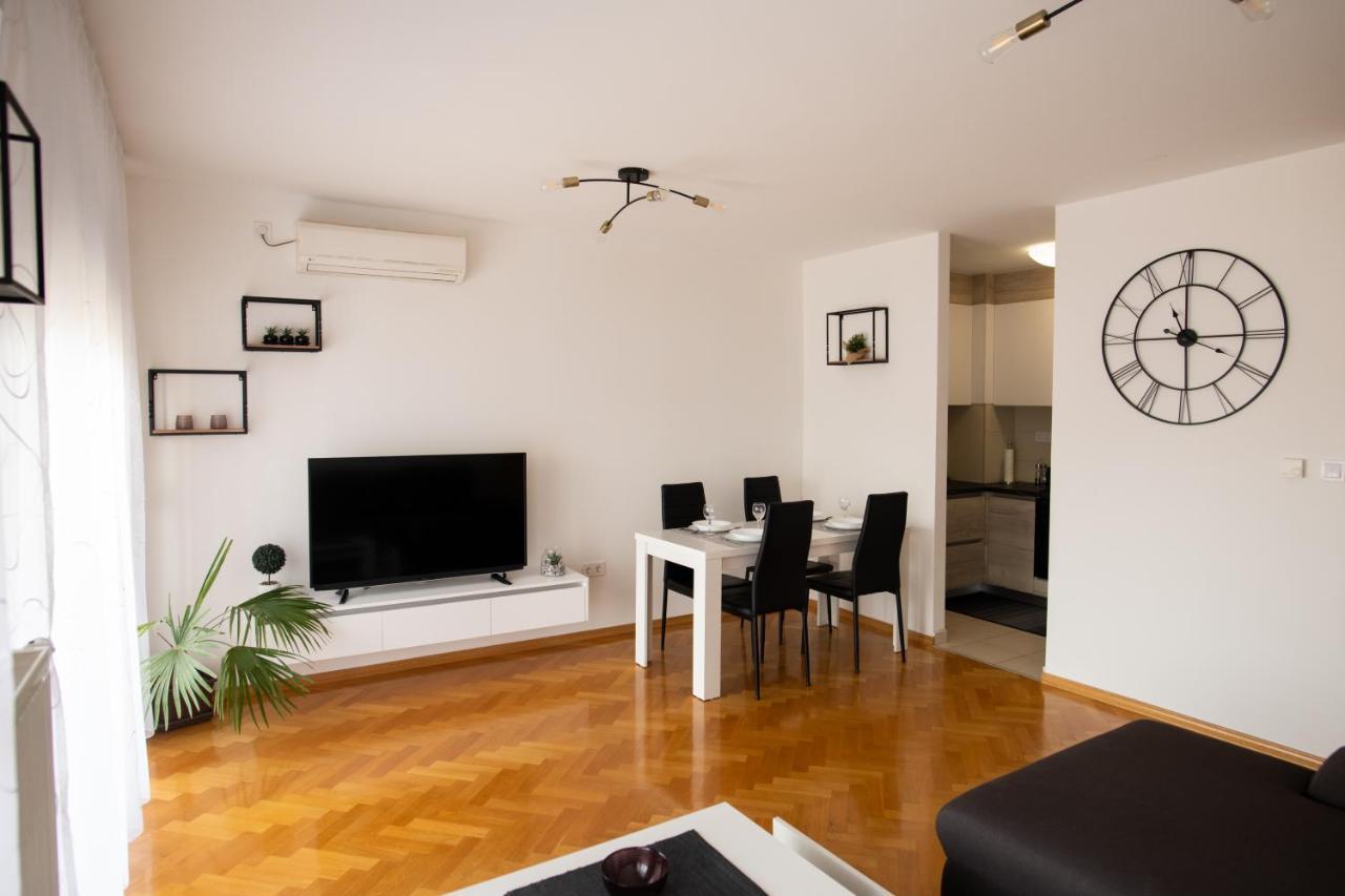 Martes Apartment *