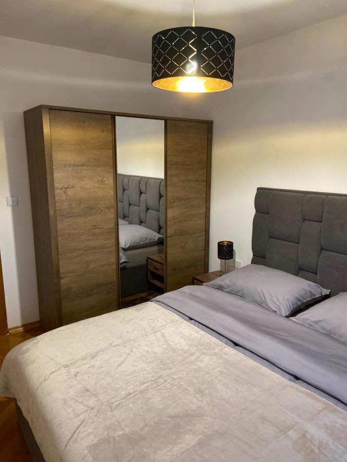 Martes Apartment