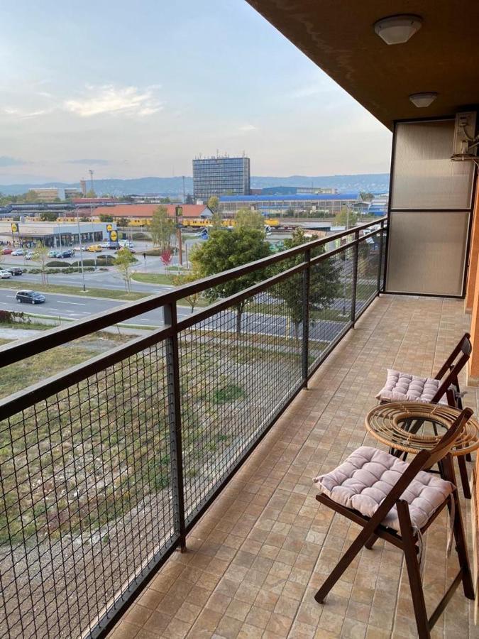 Martes Apartment